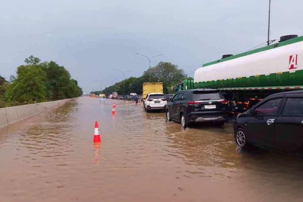  Tol Jakarta-Tangerang Banjir, Jasa Marga Imbau Kendaraan Golongan 1 Keluar Karawaci