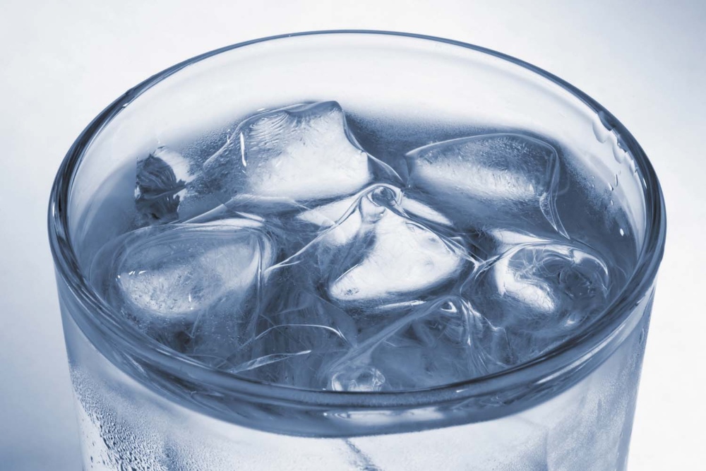  Apakah Minum Air Dingin Berbahaya untuk Kesehatan?