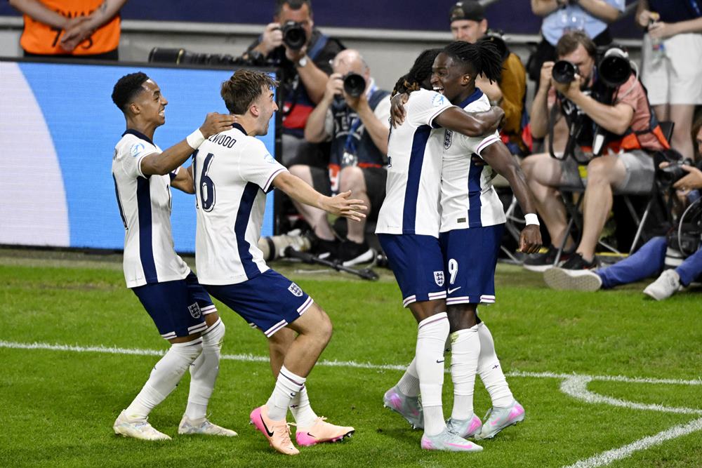 Timnas Inggris merayakan gol Jonathan Rowe ke gawang Jerman pada final Piala Eropa U21. Hasil Inggris Vs Jerman U21: Menang Dramatis, Tim Singa Muda Juara Piala Eropa./Reuters