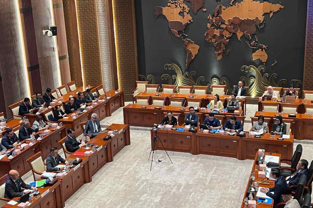  Tetapkan Status Kedaruratan, Kemenlu Evakuasi 97 WNI dari Iran