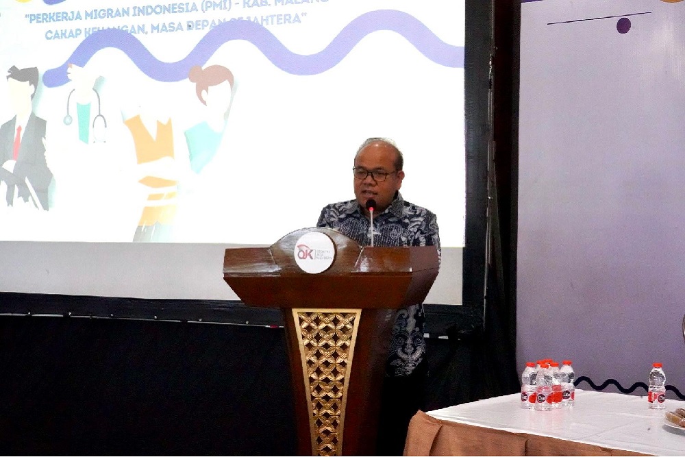  OJK Malang Ingatkan Pekerja Migran Bijak Kelola Uang