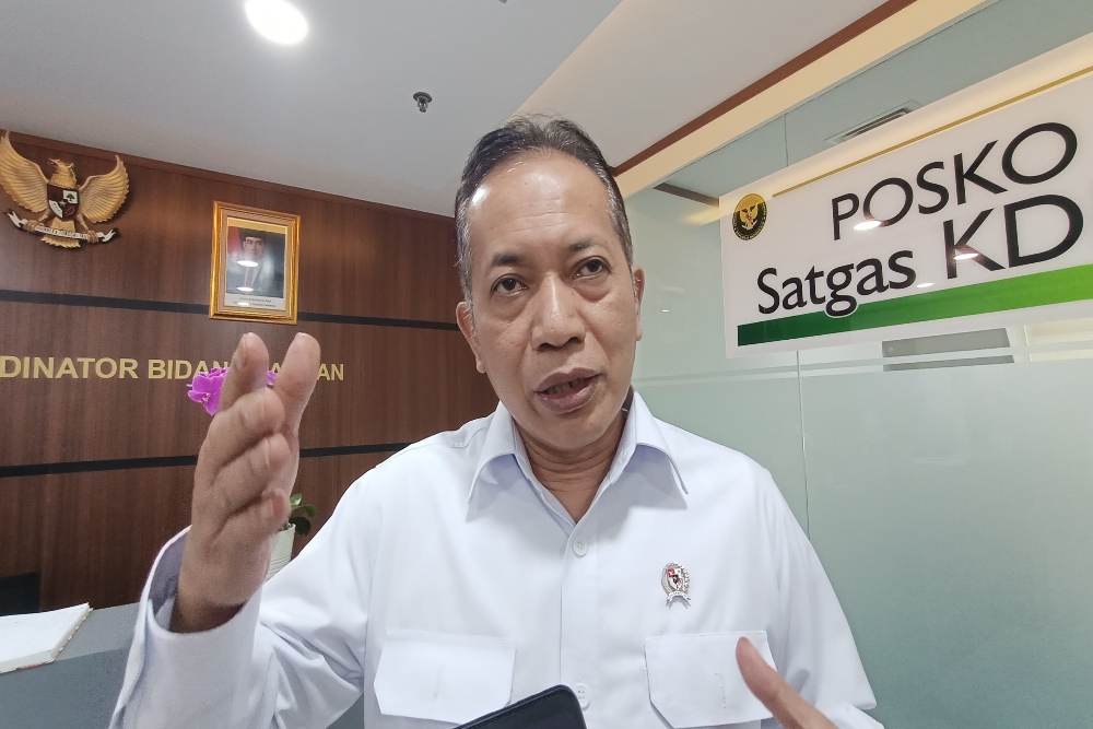 Wakil Menteri Koperasi (Wamenkop) Ferry Juliantono sekaligus koordinator pelaksana harian Satgas Percepatan Koperasi Desa Merah Putih ketika ditemui di Kantor Kementerian Koordinator Bidang Pangan, Jakarta Pusat, Senin (30/6/2025). / Ni Luh Anggela