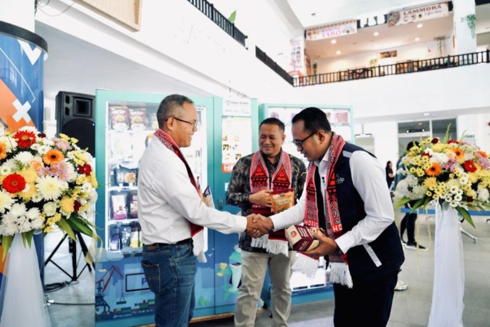  Pelindo-ASDP Hadirkan Vending Machine Produk UMK di Pelabuhan Ajibata