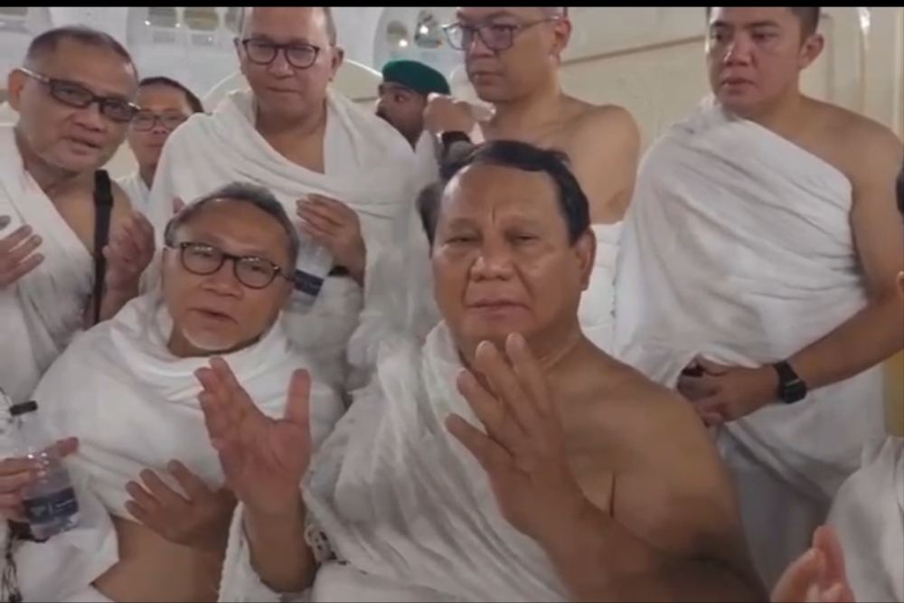  Potret Prabowo Umrah Bareng Menteri di Sela Kunjungan ke Arab Saudi