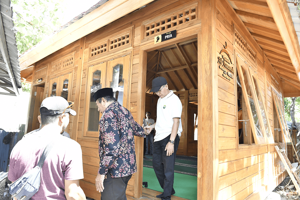  Bank NTB Syariah Dukung Pariwisata, Bangun Musholla di Pantai Nipah