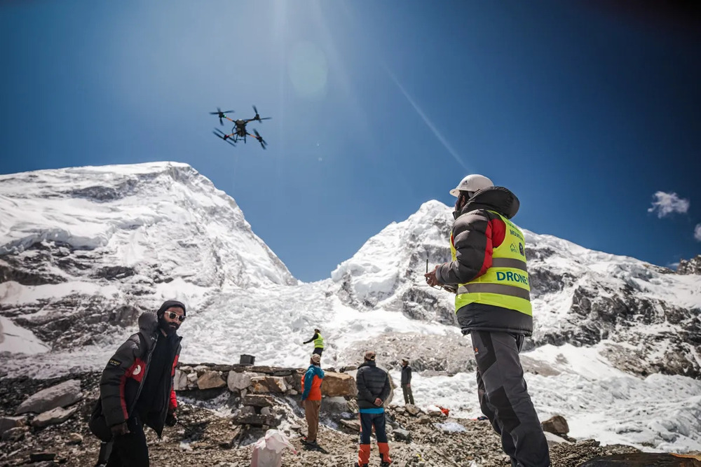  Ini Cara Teknologi Drone Bersihkan Tumpukan Sampah di Lereng Gunung Everest