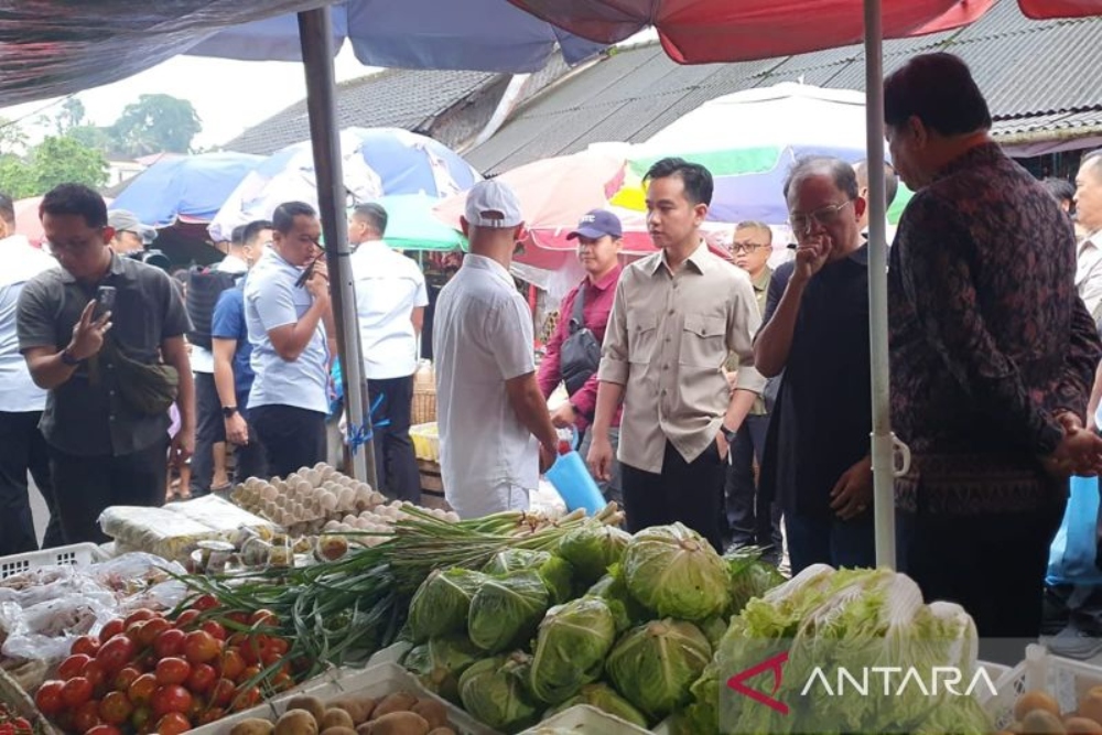  Dikawal Koster, Gibran Blusukan ke Pasar Tabanan Bali Pantau Harga Bahan Pokok