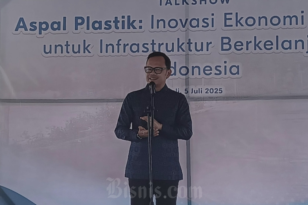  Kemendagri Dorong Pemda Bangun Jalan dengan Aspal Plastik