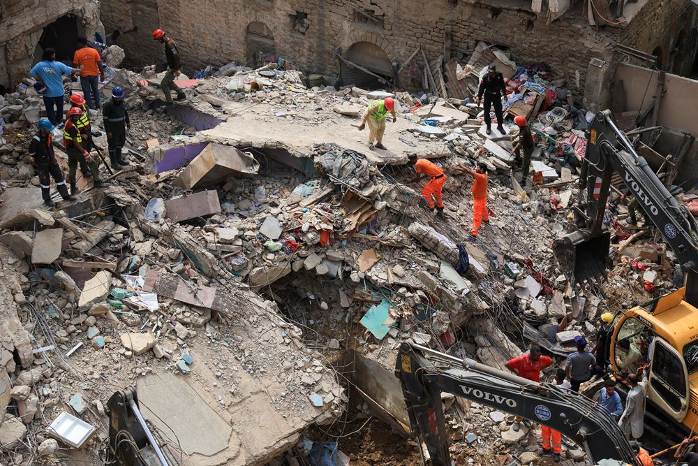  Gedung Ambruk di Pakistan, 27 Orang Dilaporkan Tewas