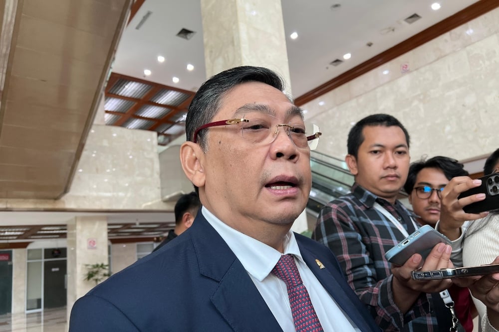 Ketua Komisi I DPR RI, Utut Adianto menjelaskan FnP calon dubes RI hari ini, di Kompleks Parlemen, Senayan, Jakarta Pusat, Sabtu (5/7/2025)/Bisnis-Annisa Nurul Amara