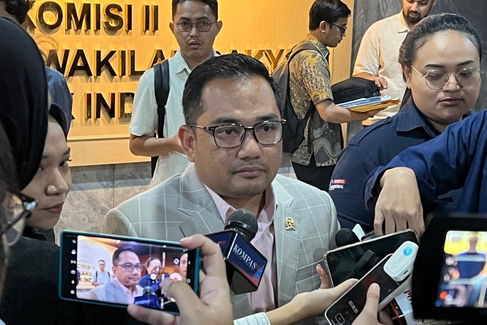 Politisi Nasdem Rifqinizamy Karsayuda, di Kompleks Parlemen, Senayan, Jakarta Pusat, Senin (7/7/2025)/Bisnis-Annisa Nurul Amara