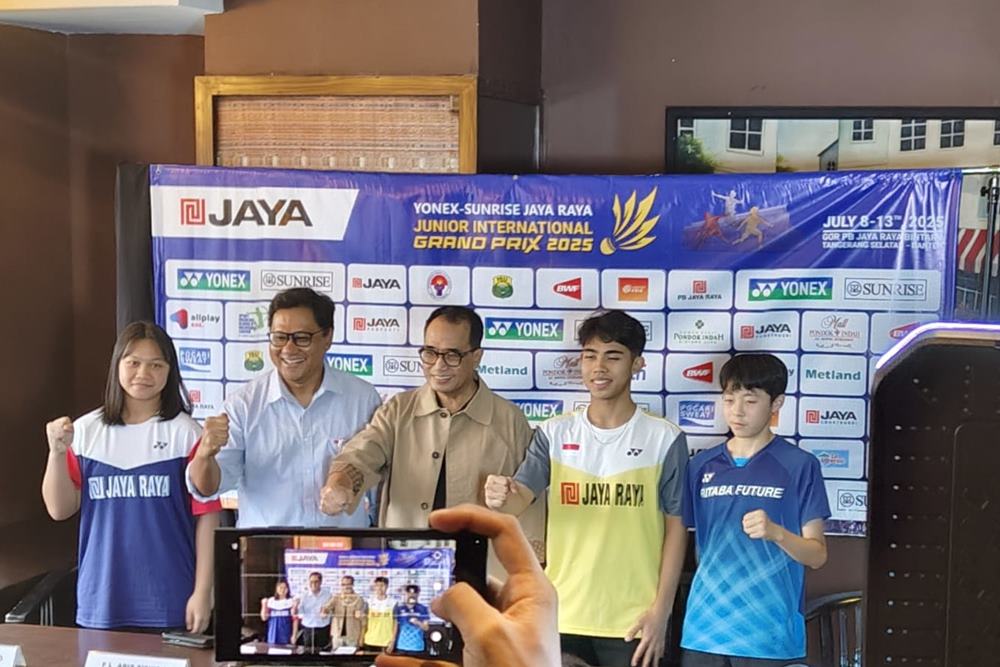 (Dari kiri-kanan): Micha Leona Luthfia Wardoyo, Aris Siswoko (Ketua Panpel), Budi Karya Sumadi (Ketua Pengurus Yayasan Pembangunan Jaya Raya), Denis Azzarya/Bisnis-Andhika A. Wening
