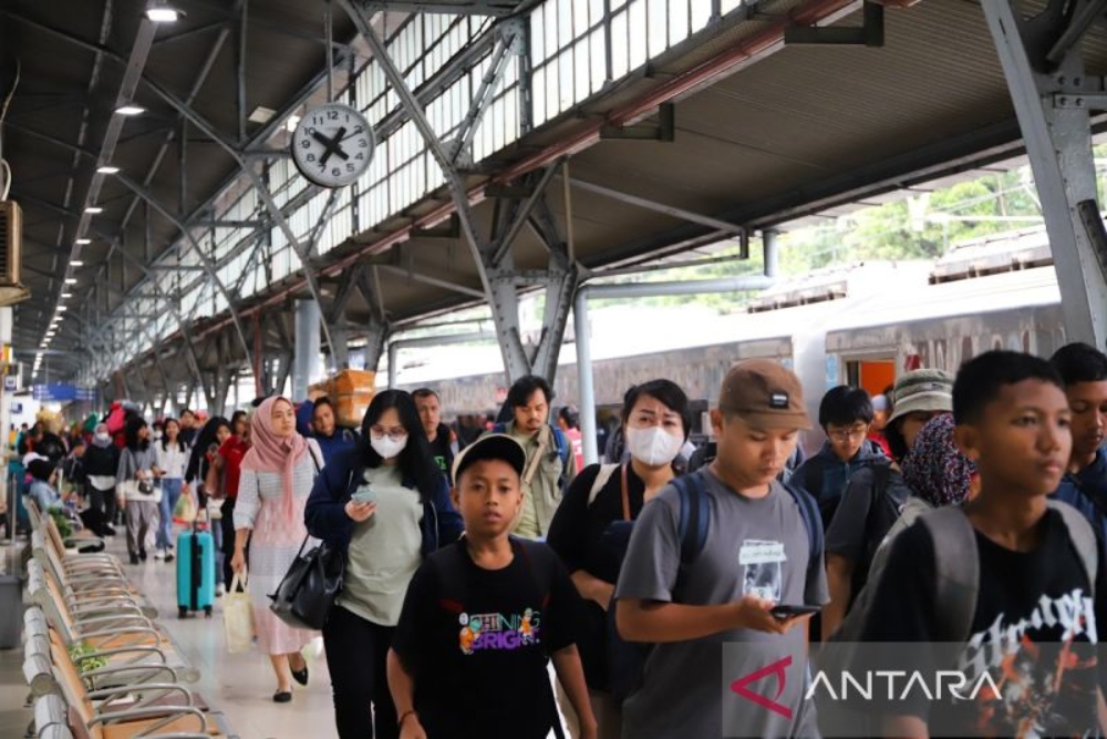  Grup KAI Layani 240,9 Juta Pelanggan Selama Semester I-2025