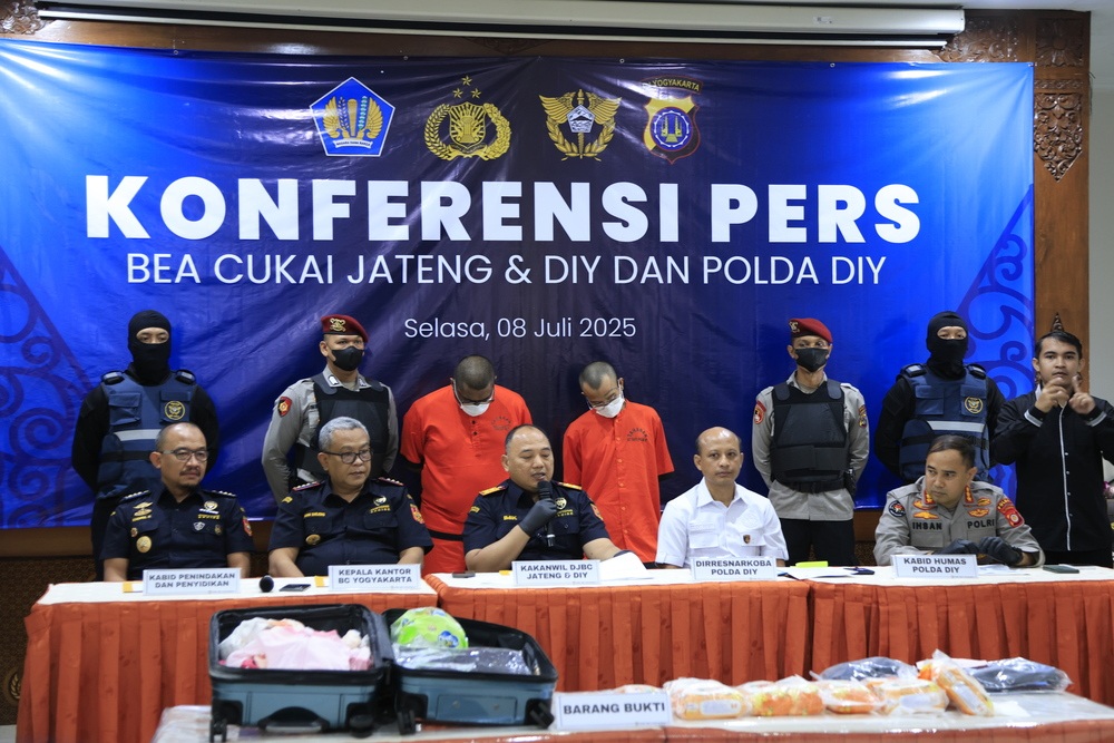  Bea Cukai dan Polda DIY Gagalkan Penyelundupan 9,5 kg Sabu Cair