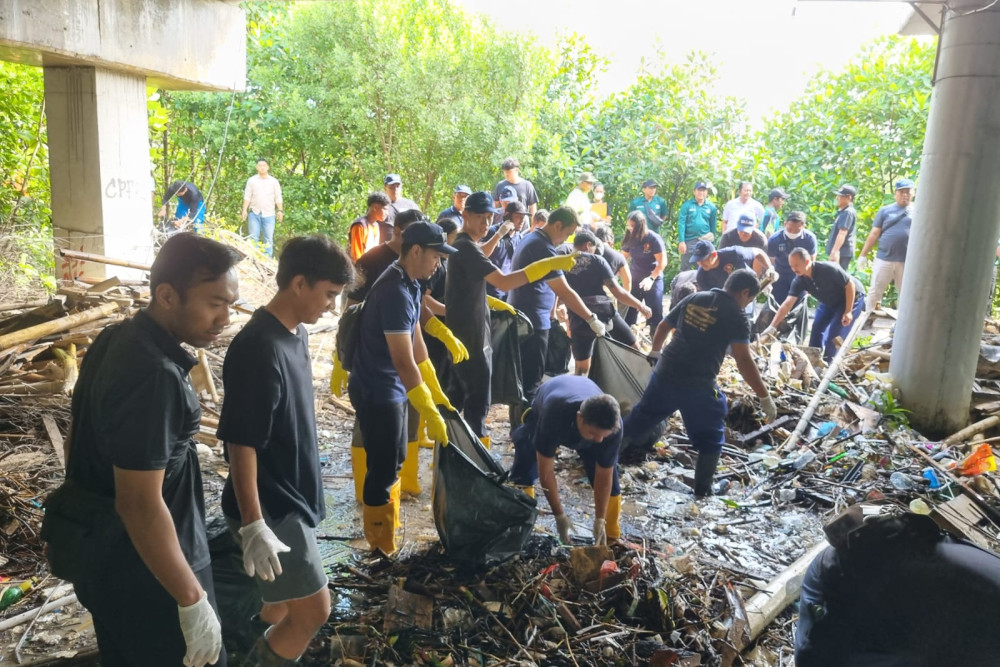  Sampah Kiriman di Mangrove Tahura Ngurah Rai Mulai Dibersihkan