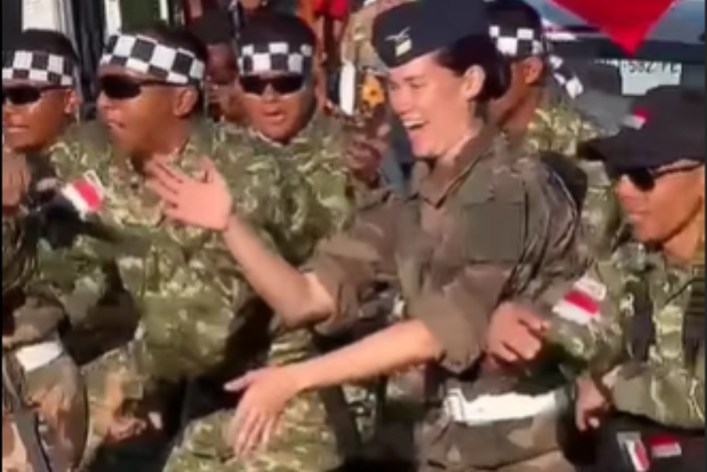  Kompak Banget! Momen TNI dan Prajurit Prancis Joget "Aura Farming"