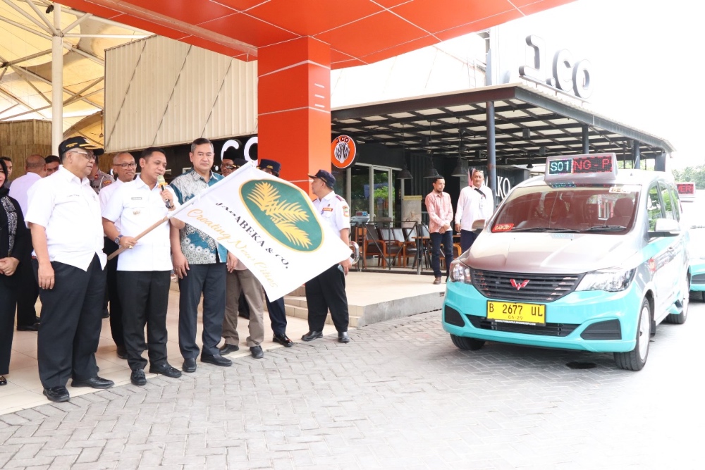 Wuling Confero disulap jadi armada angkot AC di Bekasi. Pemkab menerapkan tarif Rp5.000 untuk seluruh jurusan (Dok. Pemkab Bekasi)