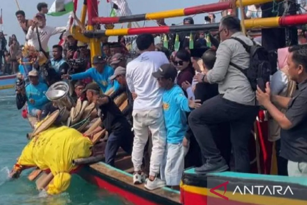  Tradisi Ruwat Laut di Carita Dilirik Jadi Magnet Bagi Wisman