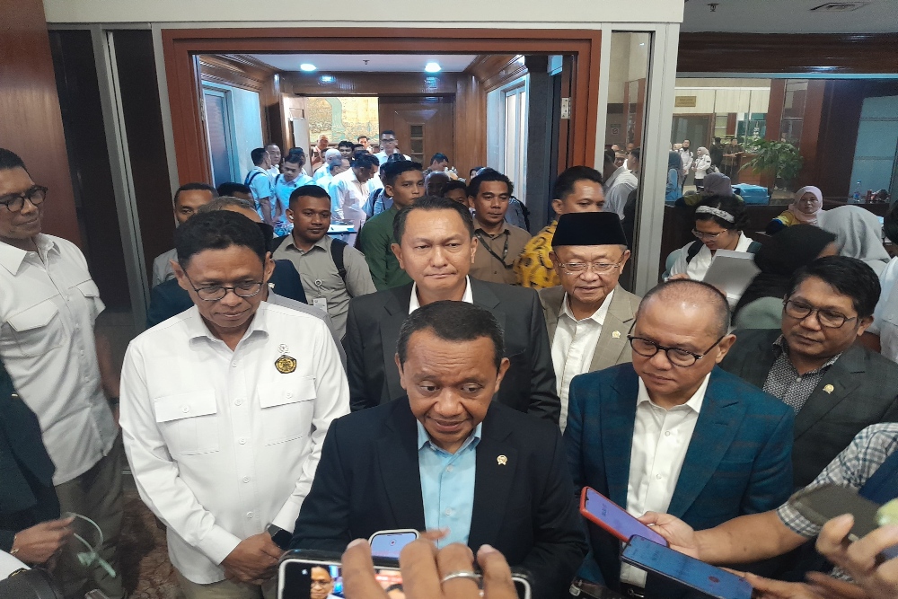 Menteri Energi dan Sumber Daya Mineral (ESDM) Bahlil Lahadalia saat ditemui di Kompleks Parlemen, Jakarta, Senin (14/7/2025)./Bisnis-Mochammad Ryan H