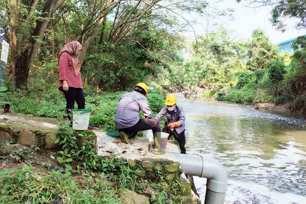  DLH Jabar Selidiki Dugaan Pencemaran Sungai Cilemahabang Bekasi