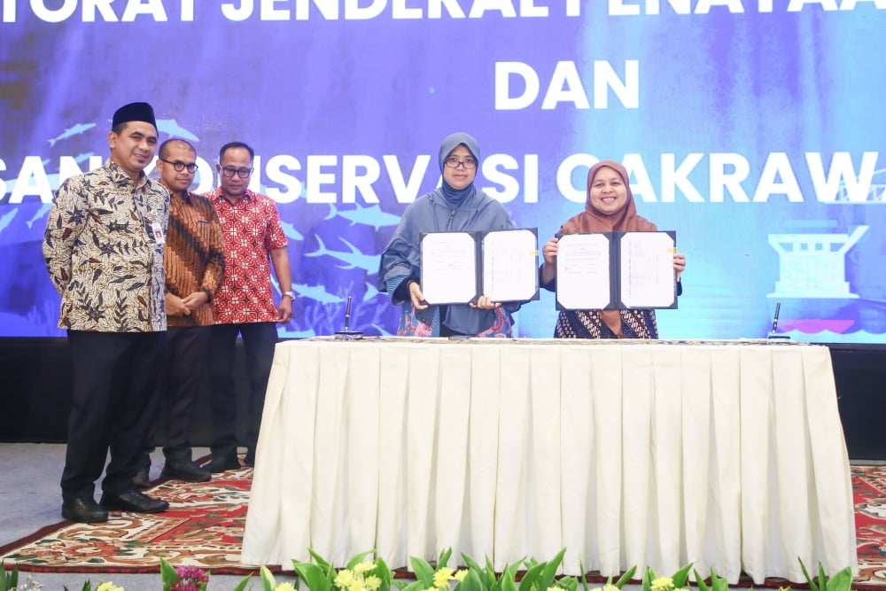 Penandatanganan nota kesepahaman antara Pemerintah Provinsi Jawa Tengah, Pemerintah Kabupaten Batang, Pemerintah Kota Semarang, Kementerian Kelautan dan Perikanan, serta PT Danareksa (Persero) pada Selasa (15/7/2025) di Jakarta/Dok. Pemprov Jateng.