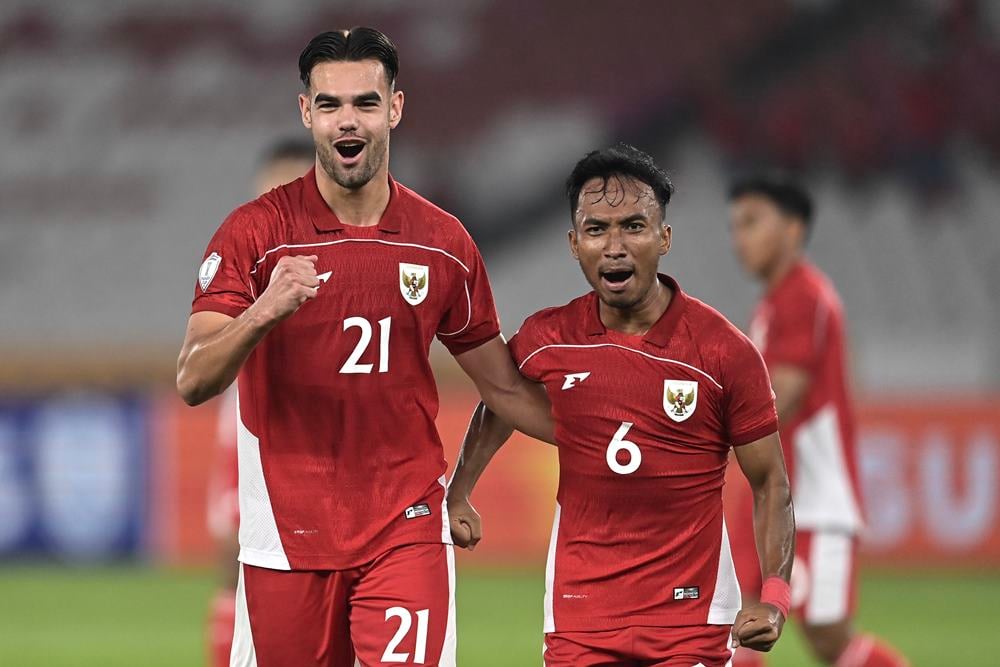 Pemain timnas Indonesia U23, Jens Raven bersama Robi Darwis merayakan selebrasi gol. /Antara