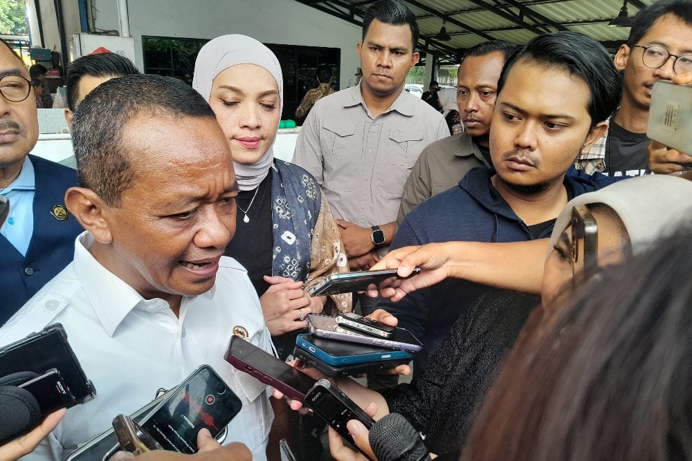 Menteri Energi dan Sumber Daya Mineral (ESDM) Bahlil Lahadalia di Kantor Kementerian ESDM, Jakarta, Jumat (18/7/2025). - Bisnis/Mochammad Ryan H.