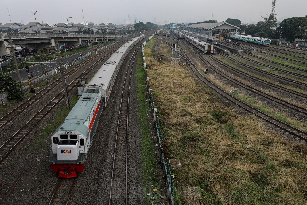  KAI Resmi Hentikan Layanan Gerbong Kereta Kelas Bisnis di Pulau Jawa