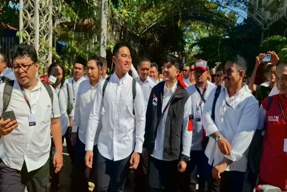  Kaesang Pangarep Pilih Jalan Kaki ke Lokasi Kongres PSI