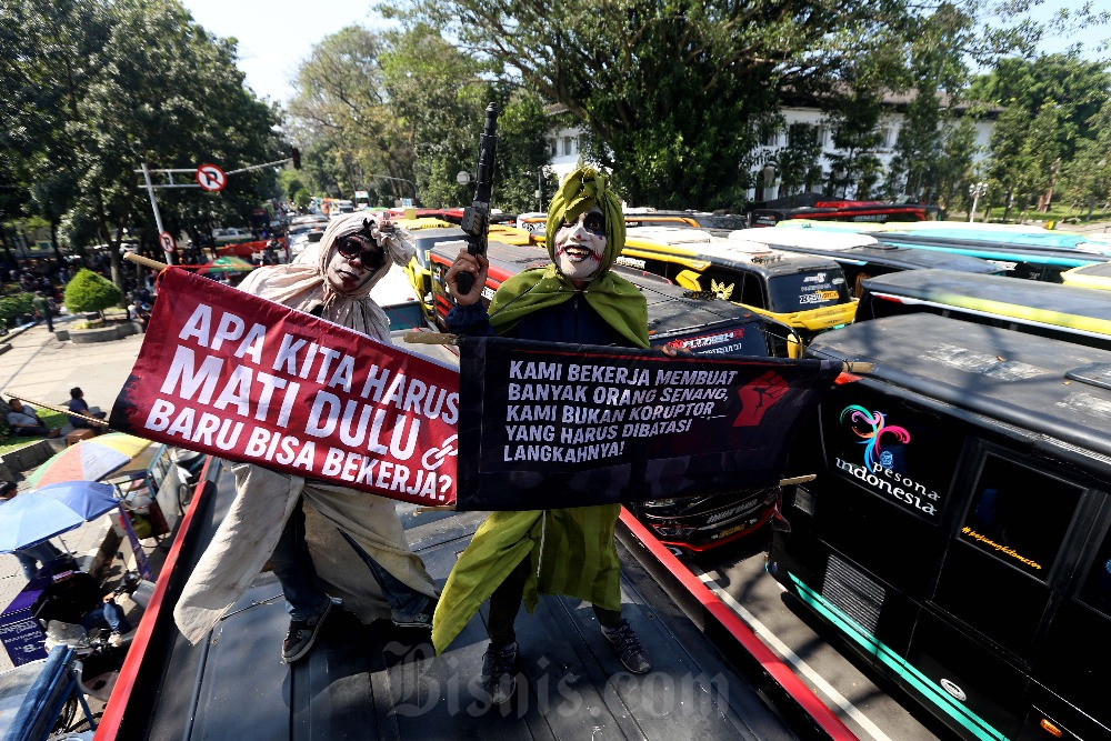  Unjuk Rasa Pekerja Pariwisata Jabar Tuntut Cabut Larangan Study Tour
