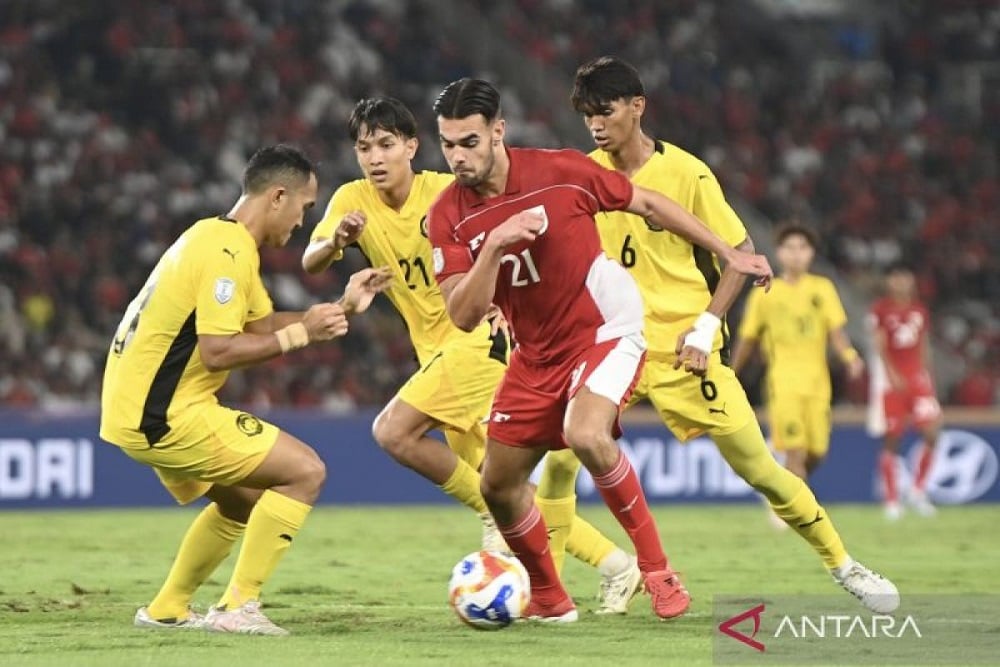 Ketua Umum PSSI Erick Thohir menyoroti ketajaman Timnas U-23 Indonesia yang tumpul saat menghadapi Malaysia U-23 di Piala AFF U-23 2025. / ANTARA FOTO-MUHAMMAD ADIMAJA