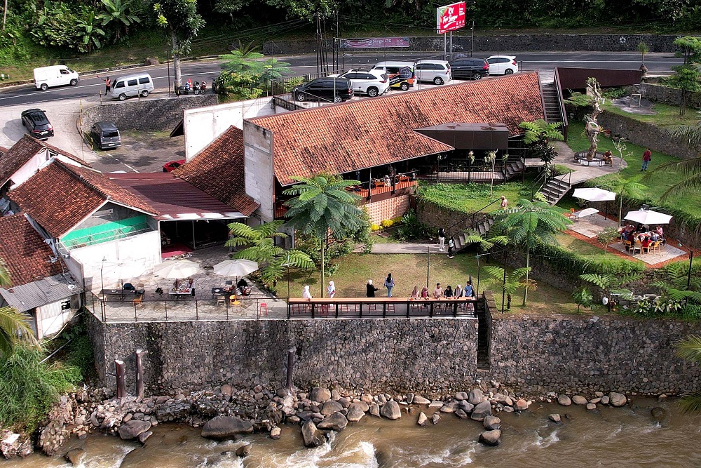  Jelajah Pesona Jabar: Perjalanan Ulfa Setelah Resign dan Kembangkan RM Tepi Sungai