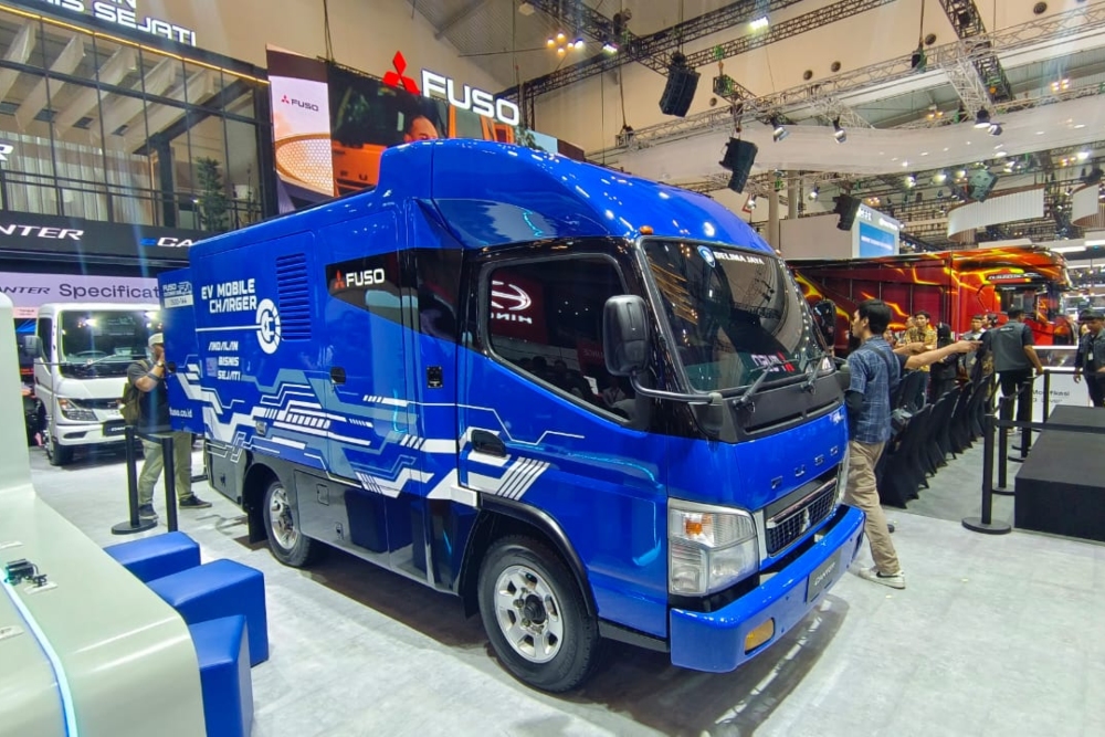  GIIAS 2025: Fuso Pajang e-Canter yang Disulap Jadi EV Mobile Charger