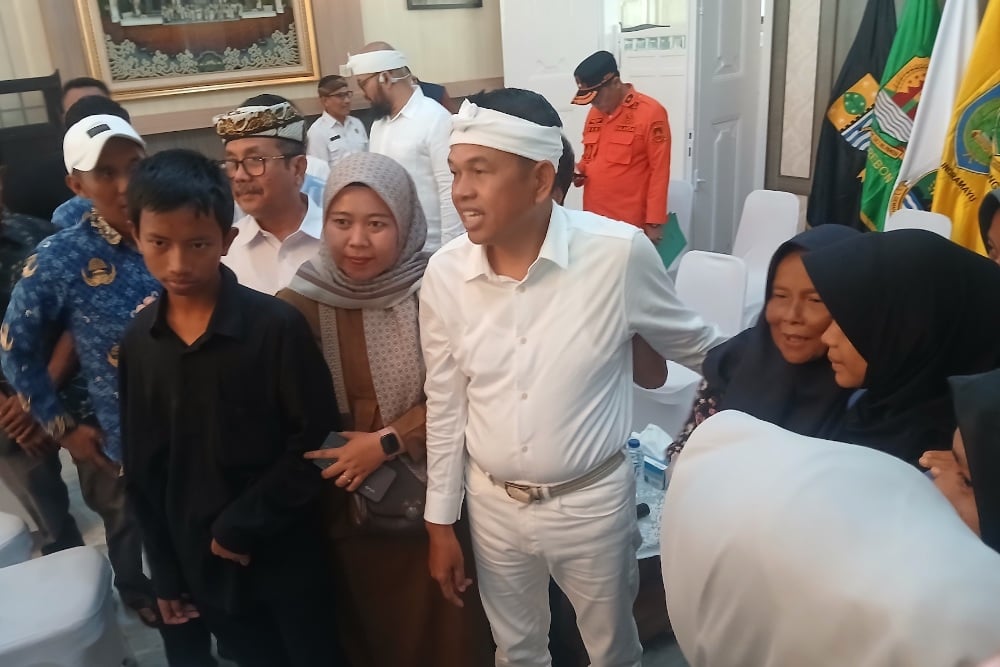 Gubernur Dedi Resah Banyak Warga Jabar Pinjam Uang untuk Perpisahan Sekolah