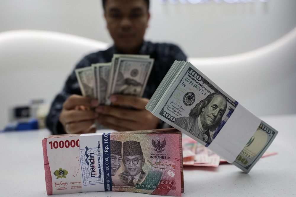  Rupiah Dibuka Melemah, Sentuh Rp16.321 per Dolar AS