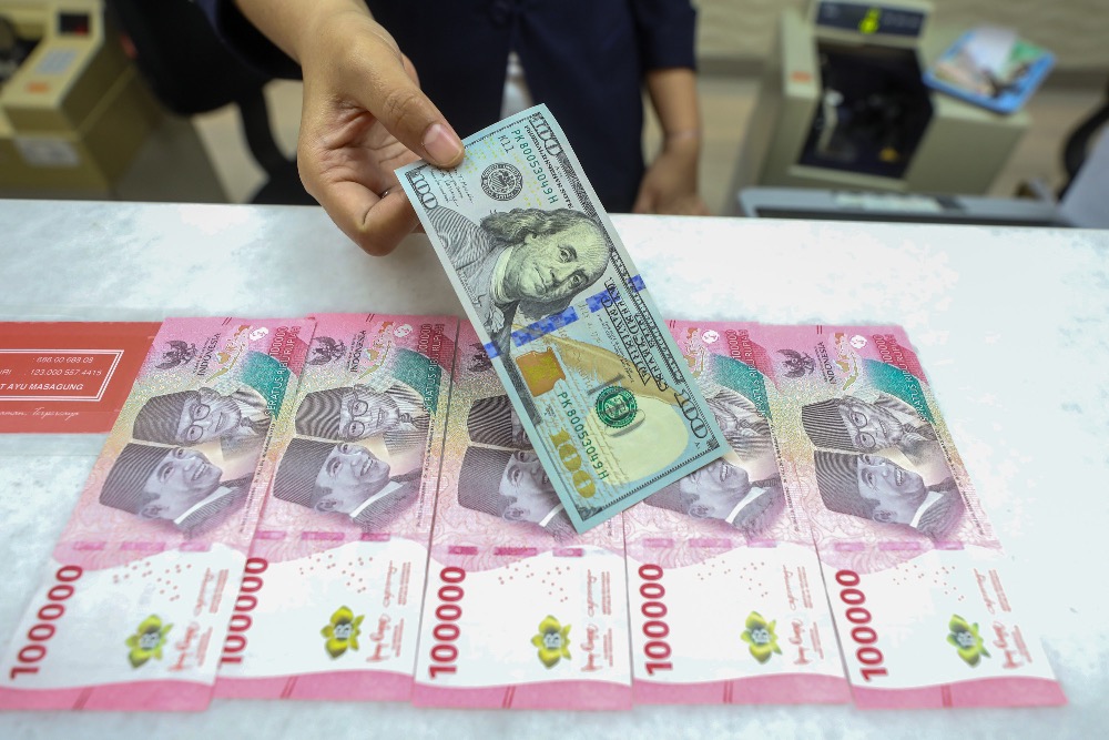  Nilai Tukar Rupiah Terhadap Dolar AS di BCA, BRI, Mandiri & BNI Hari Ini (25/7)
