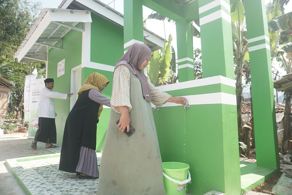  Sarana Air Bersih, Sanitasi Serta Edukasi Literasi Keuangan Untuk Masyarakat