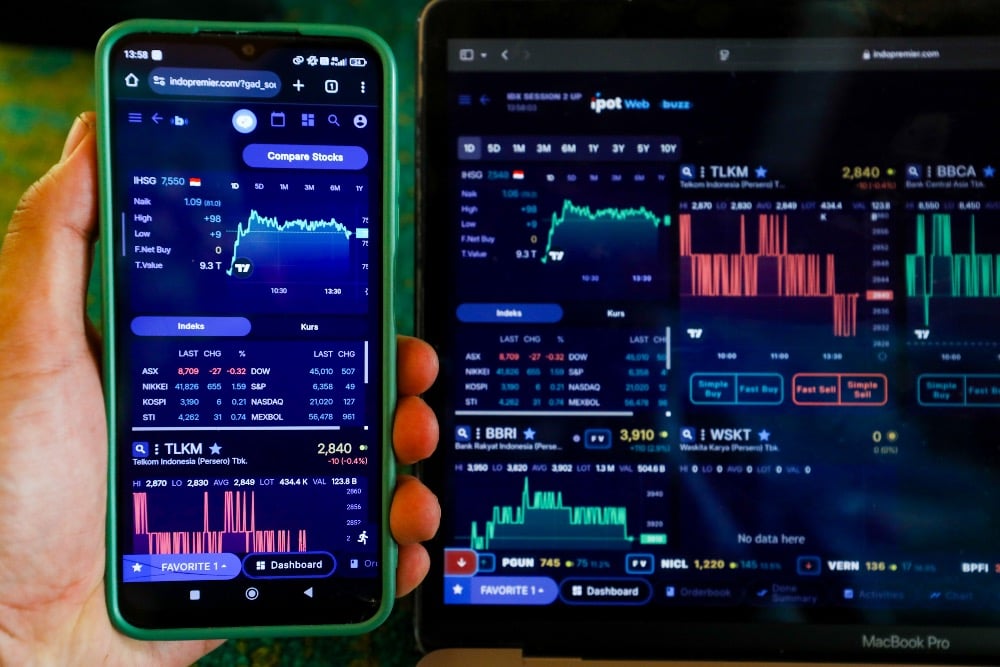 Indeks Bisnis-27 Dibuka Menghijau, Saham SCMA, INKP, hingga BBCA Paling Moncer