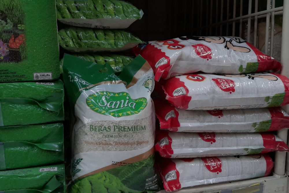 Geger Beras Premium Ditarik Buntut Oplosan, Stok di Ritel Aman?