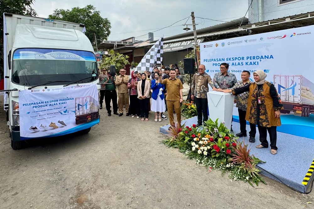  Produk Alas Kaki UKM Asal Mojokerto Berhasil Tembus Ekspor ke Korsel
