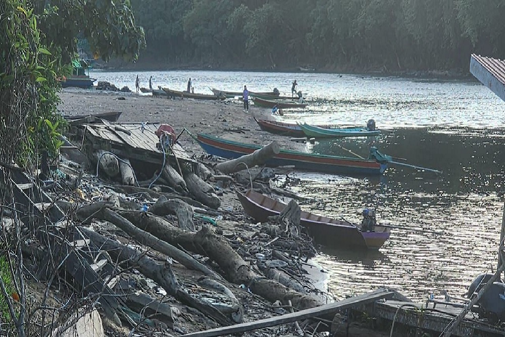  Efek Kemarau, Penyaluran LPG Lewat Sungai Dangkal di Mahulu