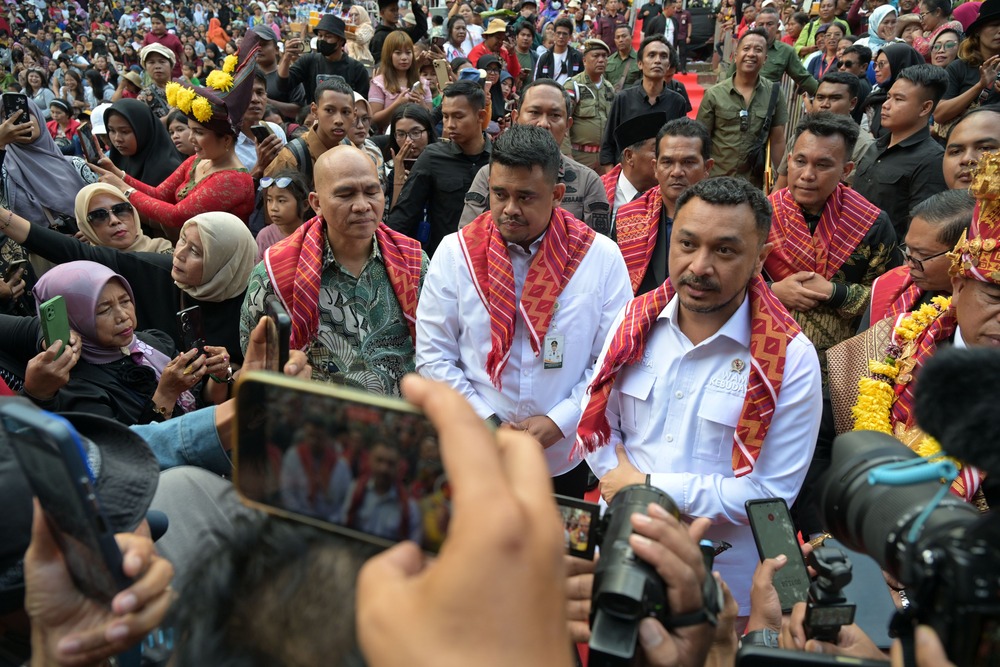  Meriah! Bobby Nasution Buka Festival Bunga & Buah Karo 2025