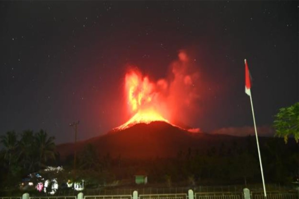  Gunung Lewotobi Masih Berstatus Awas, Warga Dilarang Masuk Radius 6 Km