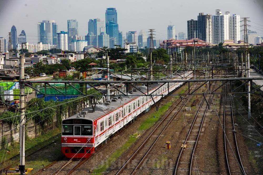 KRL Anjlok di Stasiun Jakarta-Kota, Perjalanan Hanya Sampai Manggarai