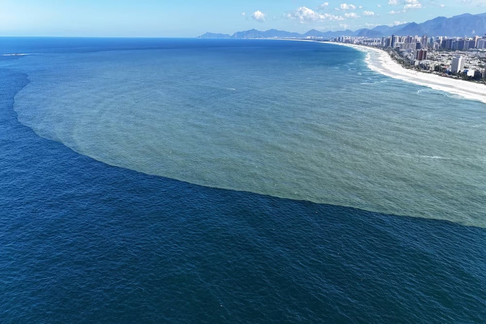 Salah satu pantai di Rio de Janeiro, Brasil. Bank Pembangunan Amerika Latin dan Karibia berencana untuk menaikkan pendanaan konservasi laut menjadi US$2,5 miliar selama 2025 hingga 2030./Reuters-Ricardo Moraes