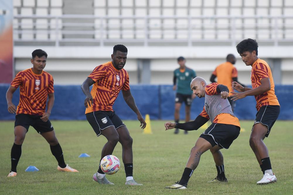 Pemain Borneo FC. Tim Borneo FC akan menghadapi Bhayangkara Presisi pada pekan pertama Indonesia Super League. Prediksi Skor Borneo FC vs Bhayangkara Presisi 8 Agustus, Susunan Pemain, H2H/ Antara