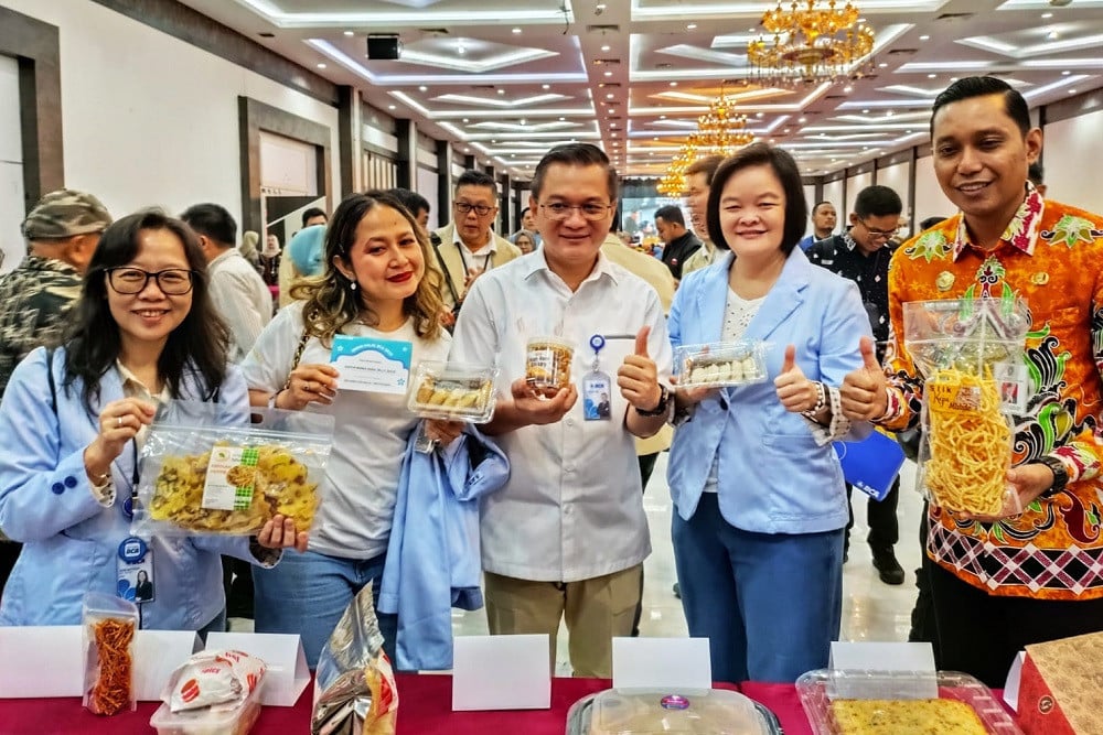 BCA menggelar program sertifikasi halal bagi 300 pelaku Usaha Mikro Kecil dan Menengah (UMKM) Batam di Golden Prawn, Bengkong, Batam.