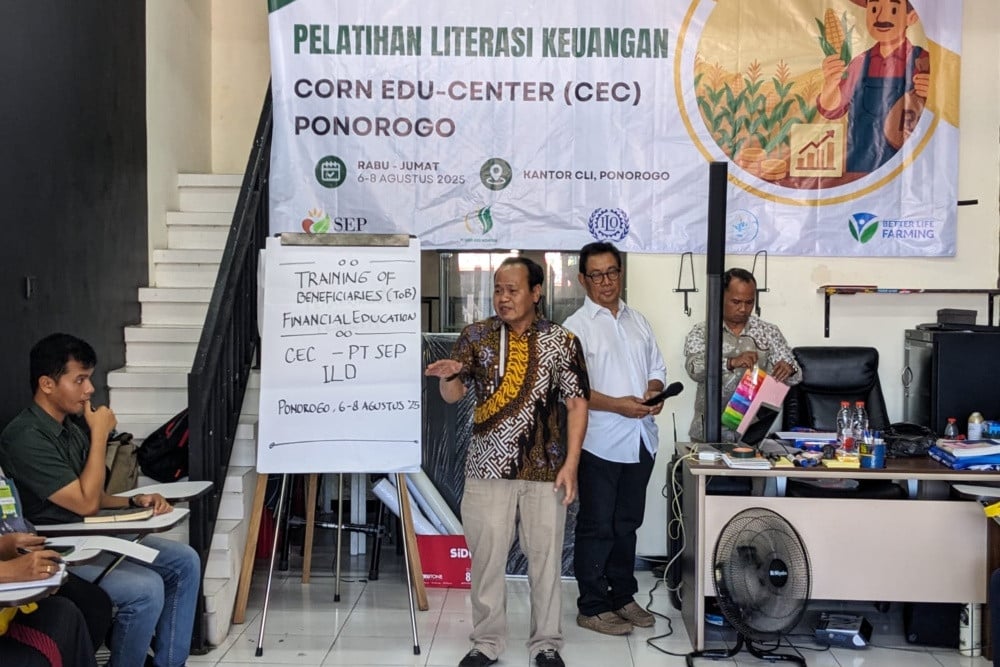 Pelatihan literasi keuangan untuk petani jagung dari Corn Edu Center (CEC) di Ponorogo, Jumat (8/8/2025).