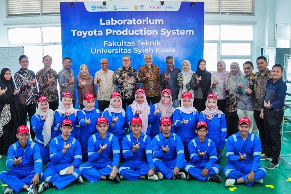 Presiden Direktur PT Toyota Motor Manufacturing Indonesia (TMMIN) Nandi Julyanto tengah memberikan kuliah umum di Kampus Universitas Syiah Kuala Banda Aceh, Nanggroe Aceh Darussalam (NAD), Jum’at (8/8/2025)/Toyota