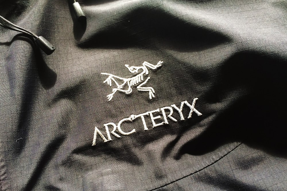 Sidang Perdana Pembatalan Merek Arc'teryx 'KW' di Indonesia Dimulai
